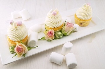bakingカップケーキと薔薇2.jpg