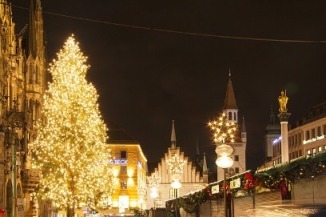 town hall　金色のクリスマスツリー.jpg